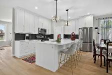 Large Bungalow with Triple Garage - Photo 4