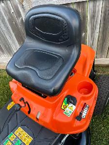 30" Columbia riding lawnmower - Photo 4