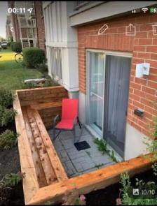 Condo divise avec 2 stationnement privé face à l'adresse - Photo 3