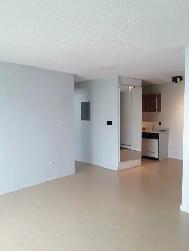 Independent 1/1 Apt Top Floor Face SE Corner Unit, Richmond BC - Photo 4