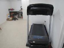 Treadmill - Photo 5