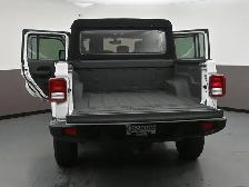 2021 Jeep Gladiator Sport 4X4 7500 Towing Capacity!! One owner, - Photo 60