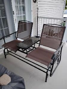 2 seated rocking chairs with table for$ 150 - Photo 2