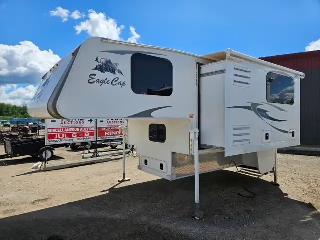 2015 Eagle Cap 10 Ft Truck Camper 960