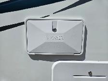2015 Eagle Cap 10 Ft Truck Camper 960 - Photo 11