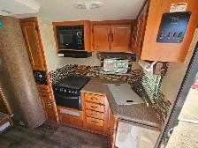 2015 Eagle Cap 10 Ft Truck Camper 960 - Photo 13