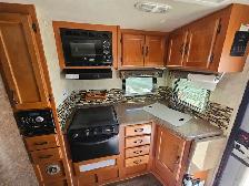 2015 Eagle Cap 10 Ft Truck Camper 960 - Photo 24