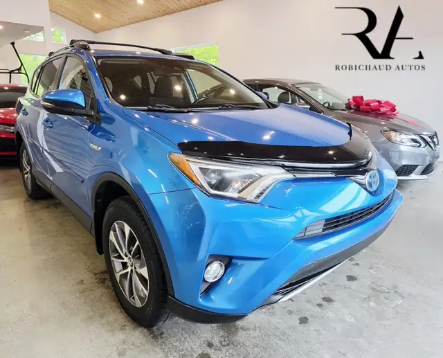 2017 Toyota RAV4 hybride XLE AWD TOIT OUVRANT