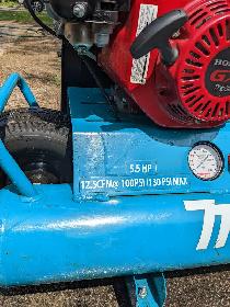Makita MAC5501G Big Bore Gas Wheelbarrow Air Compressor LIKE NEW - Photo 3