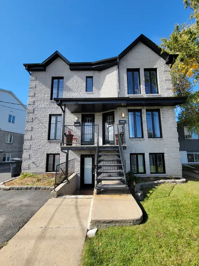Rare - Grand 5½ rénové face au parc, 2 stationnements