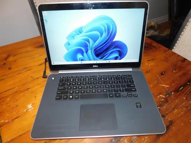 Dell XPS 9530 15.6' Laptop CORE i5 256GB SSD 8GB WIN DOWS 11