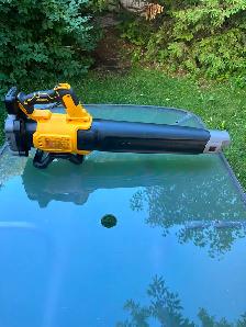 DEWALT 20V MAX XR Leaf Blower - Photo 3
