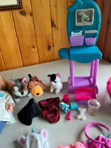 Two 18" dolls and accessories - Photo 5
