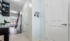 Private room for rent in townhome - Photo 2