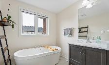 Private room for rent in townhome - Photo 10