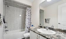 Private room for rent in townhome - Photo 12