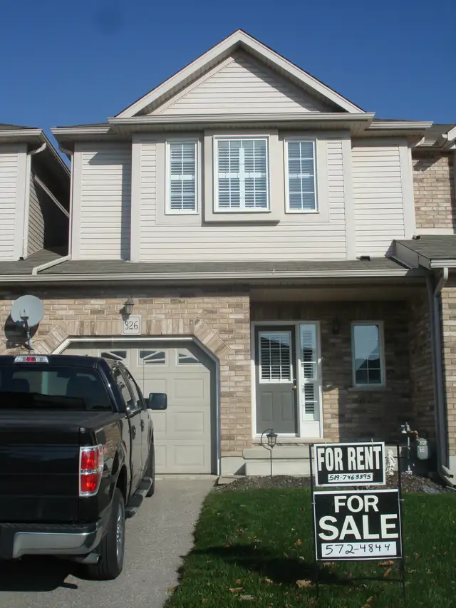 TOWN HOUSE FOR RENT DEARBORN BLVD. WATERLOO