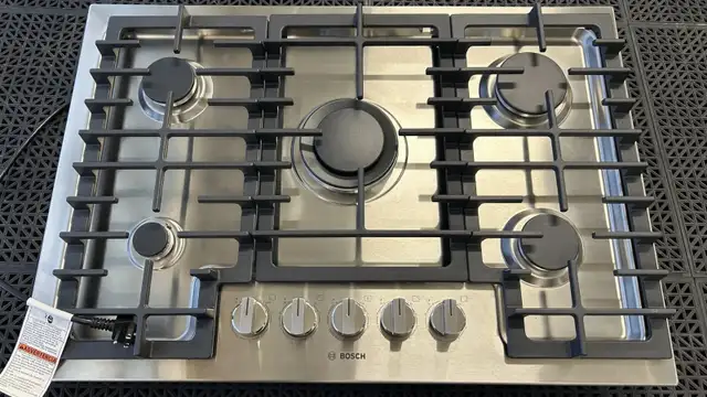 Cuisiniere Table de Cuisson Bosch Série 800 NGM8058UC Cooktop