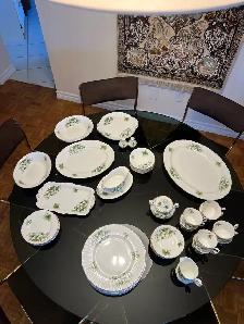 Royal Albert Bone China Trillium Pattern (Made in England)