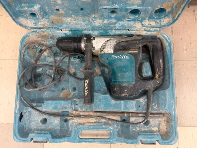 Makita HR4002 1-9/16' SDS-Max Rotary Hammer Drill - $329