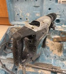 Makita HR4002 1-9/16' SDS-Max Rotary Hammer Drill - $329 - Photo 3