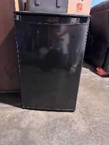 Danby Mini Fridge - Works perfect