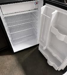 Danby Mini Fridge - Works perfect - Photo 2