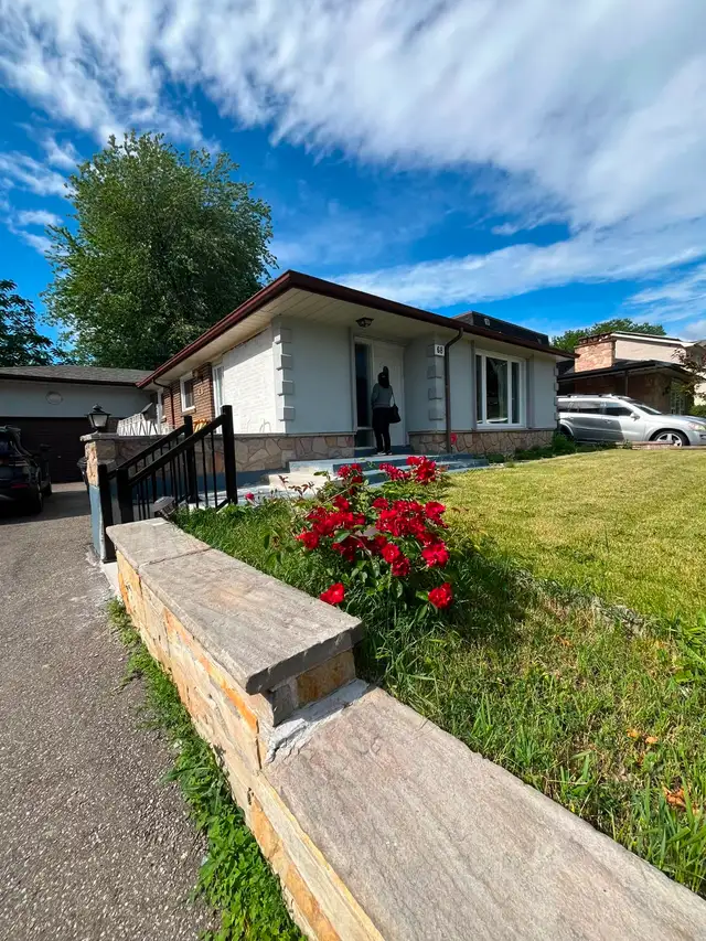 3-Bedroom House, MainFloor- Close to York University for Student