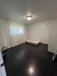 3-Bedroom House, MainFloor- Close to York University for Student - Photo 3