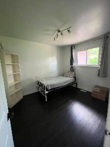 3-Bedroom House, MainFloor- Close to York University for Student - Photo 5