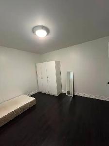 3-Bedroom House, MainFloor- Close to York University for Student - Photo 10