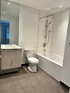 Brand New 2 Bedroom Apartment Square One (48th floor) - Photo 9