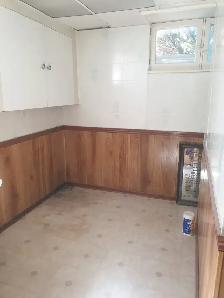3BHK-2 WASHROOM BASEMENT with SEPARATE ENTRANCE - Photo 10