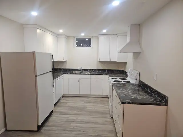 Two bedroom le basement Suite in Sylvan Sylvan. $1,650 per month
