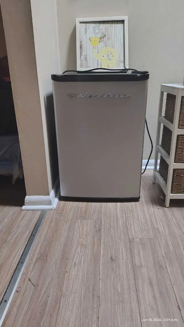 Frigidaire-mini fridge(with mini freezer)very quiet,stainless