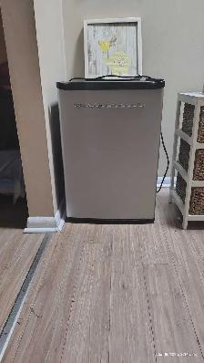 Frigidaire-mini fridge(with mini freezer)very quiet,stainless
