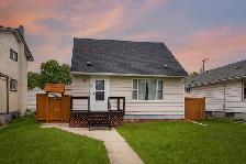 Tastefully remodelled 3bdrm   den w/ 22x22 double garage