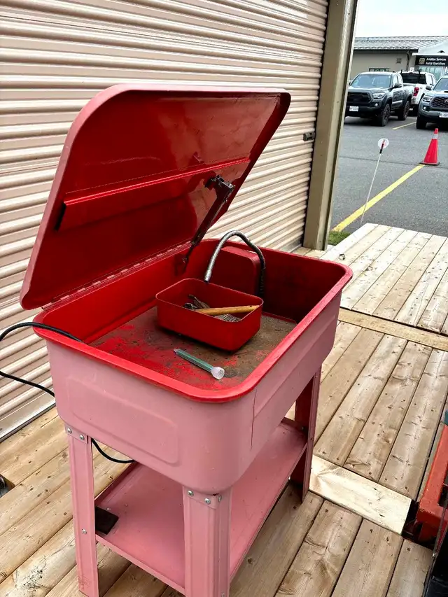 Varsol table with pump