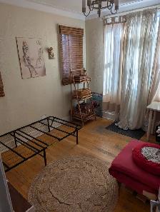 Room for woman Montreal $795/mo incl. - Photo 9