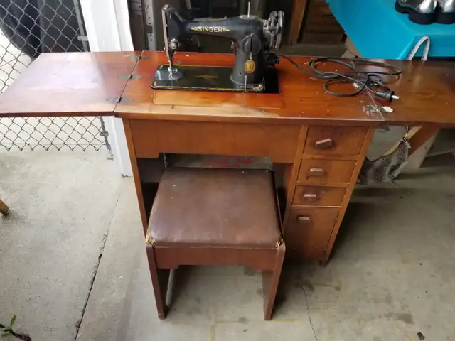 1952 Singer sewing machine