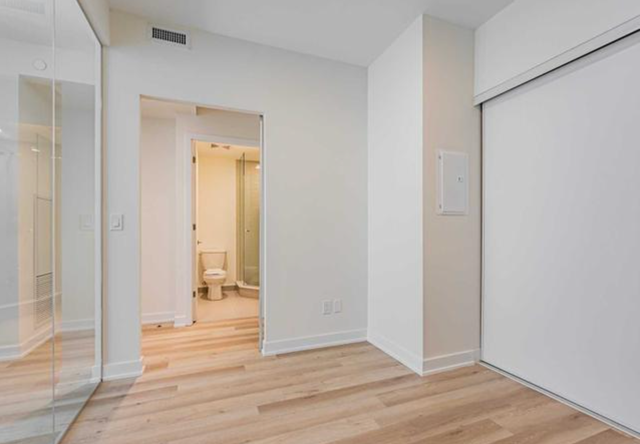 Female Roommate Wanted: Furnished Condo in Midtown Toronto