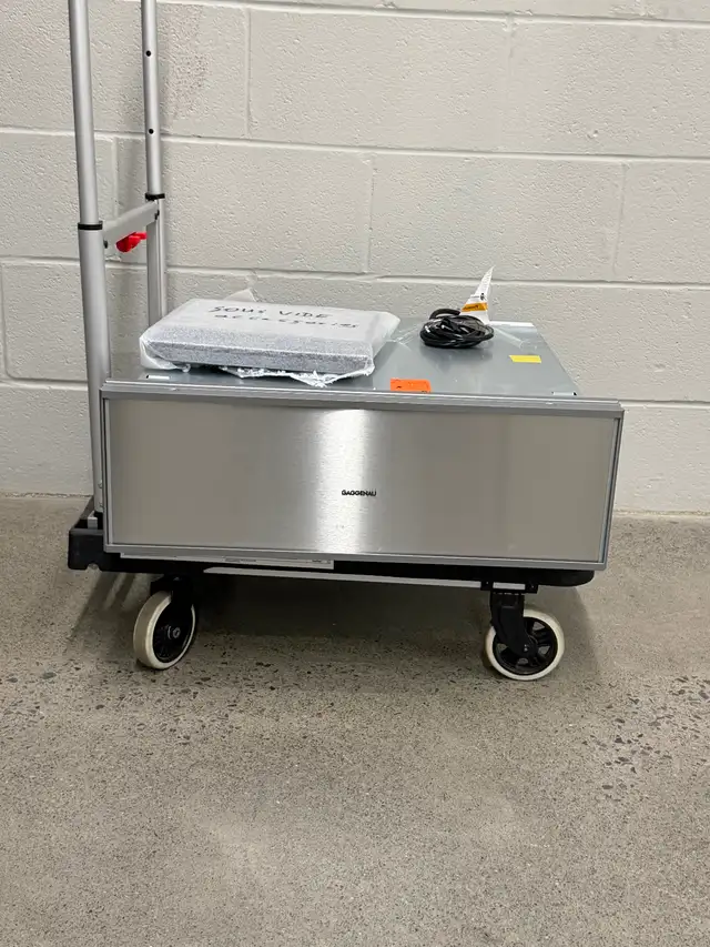 New  Gaggenau 24' Vacuuming  drawer DV463710