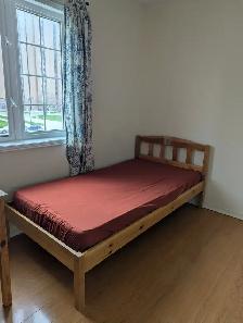 Female, 3rd flr furnished Room, Parking @York University Village - Photo 2