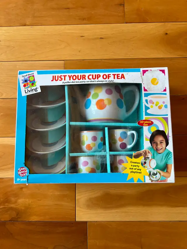 Little Girls Tea Set Really Pretty BRAND NEW SEALED