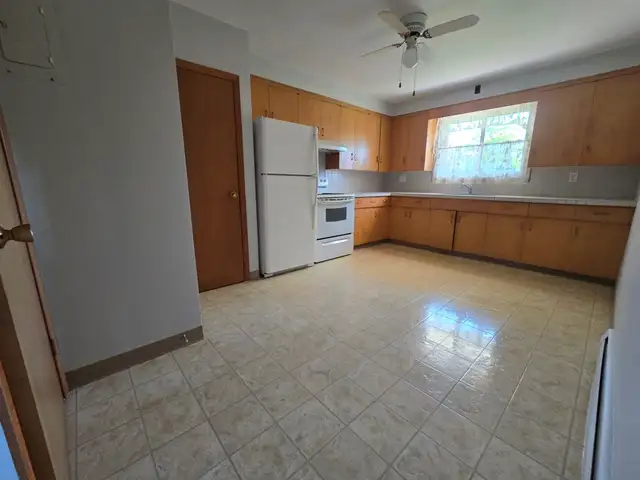 Spacious Classic 2 BR Apartment-Haist St Fonthill