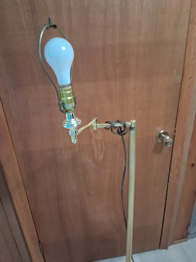 BRASS FLOOR LAMP