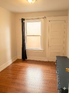 (DOWNTOWN) Spacious 2 Bedrooms Apartment! Unfurnished! - Photo 4