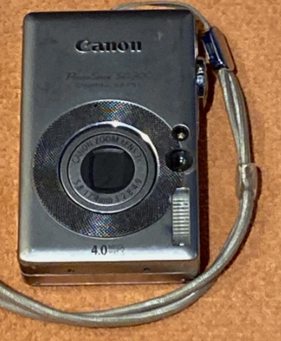 Canon PowerShot SD300 Digital ELPH 4.0MP 3x Compact Camera