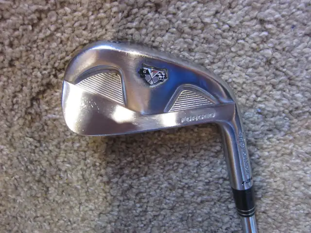 MINT RH STIFF DGS300 TAYLORMADE #3-9,pw IRONS
