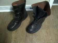 UNE PAIRE DE BOTTES IMPERMÉABLES EN CAOUTCHOUC GR 8 HOMME $10.00 - Photo 3